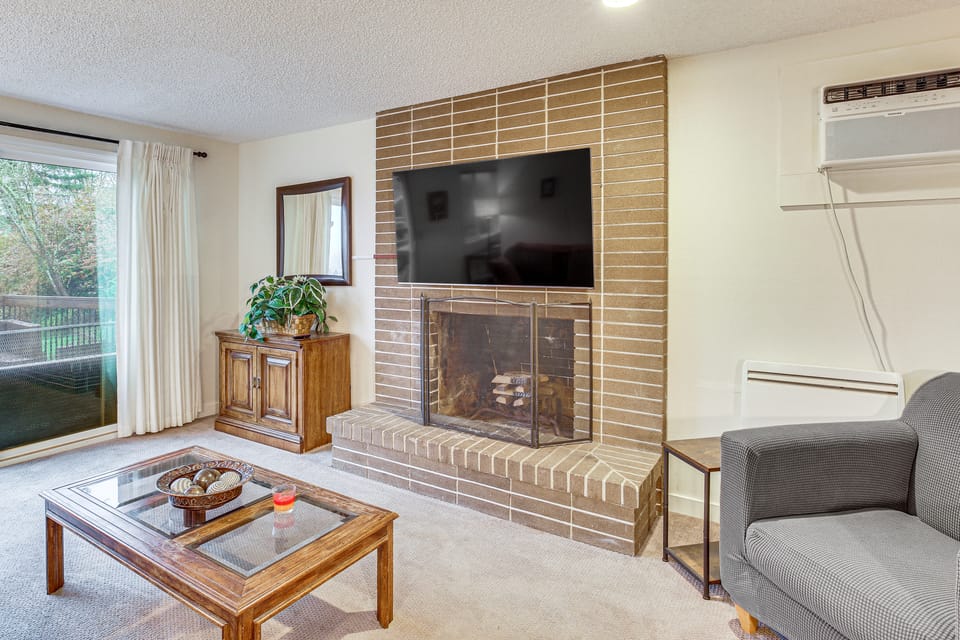 2 Mi to University of Oregon: Pet-Friendly Abode Apartment in Eugene