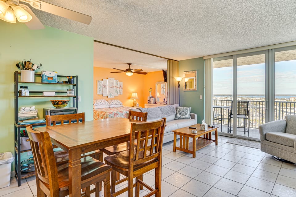 Beachfront Condo w/ Bay View in Fort Myers Beach! Apartment in Estero Island