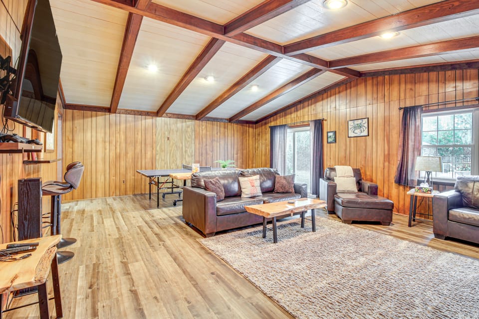 4 Mi to Savannah: Home w/ Gazebo & Seasonal Pool! House in Savannah