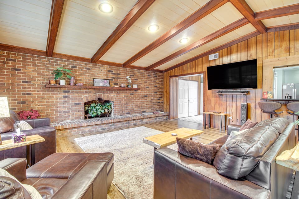 4 Mi to Savannah: Home w/ Gazebo & Seasonal Pool! House in Savannah