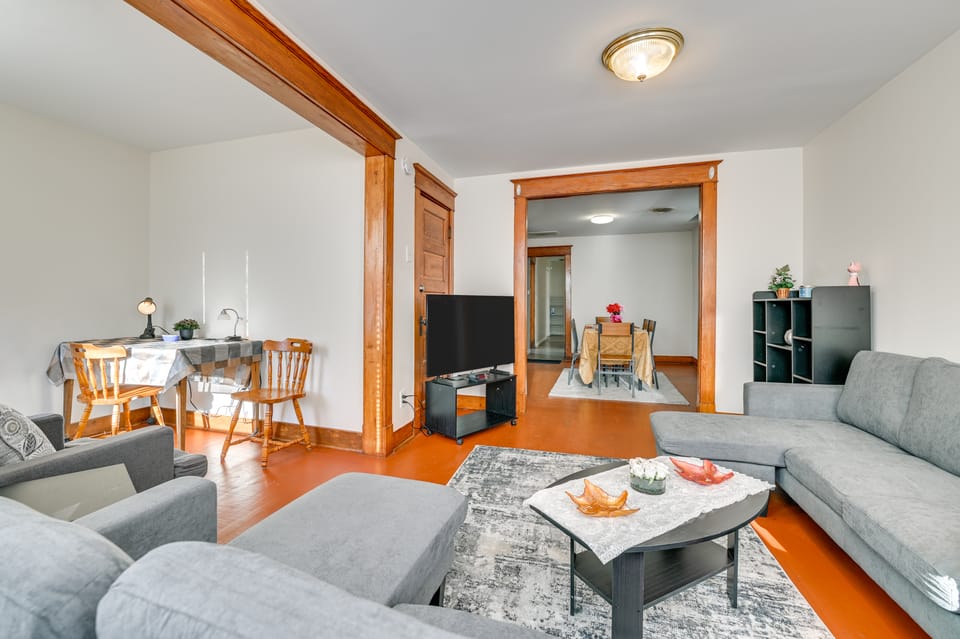 Walk to Washington Park: Remote Work-Ready Apt! Apartment in Albany
