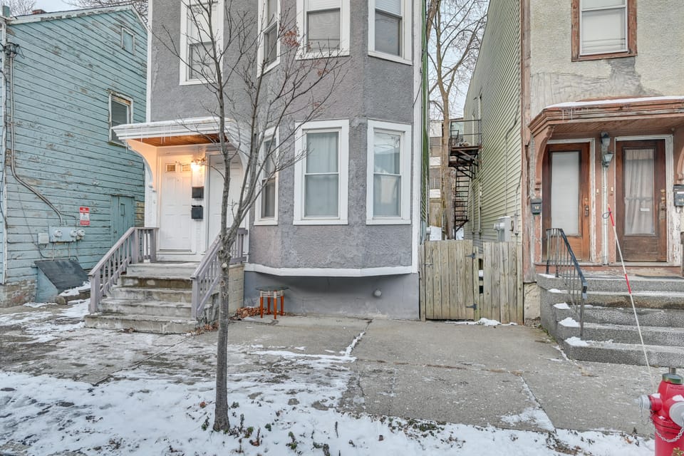 Walk to Washington Park: Remote Work-Ready Apt! Apartment in Albany