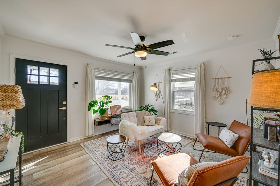 < 3 Mi to Dtwn: Modern Cottage in Greenville! Cottage in South Carolina