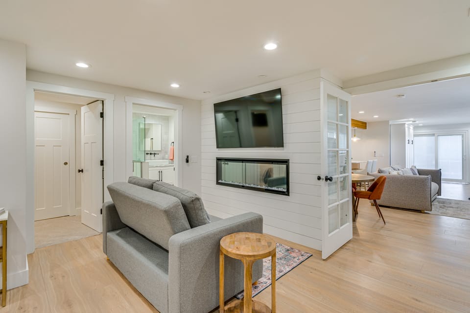 Pool & Hot Tub Access: Luxury Roy Oasis! Apartment in Utah