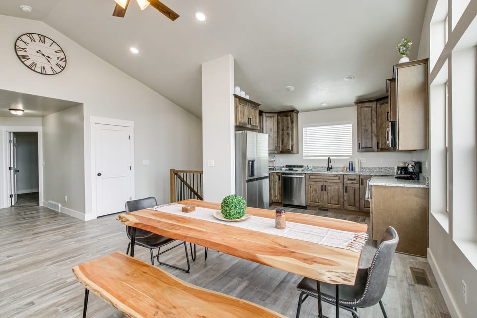 2 Mi to Bear Lake: Mtn-View Gem in Garden City House in Garden City