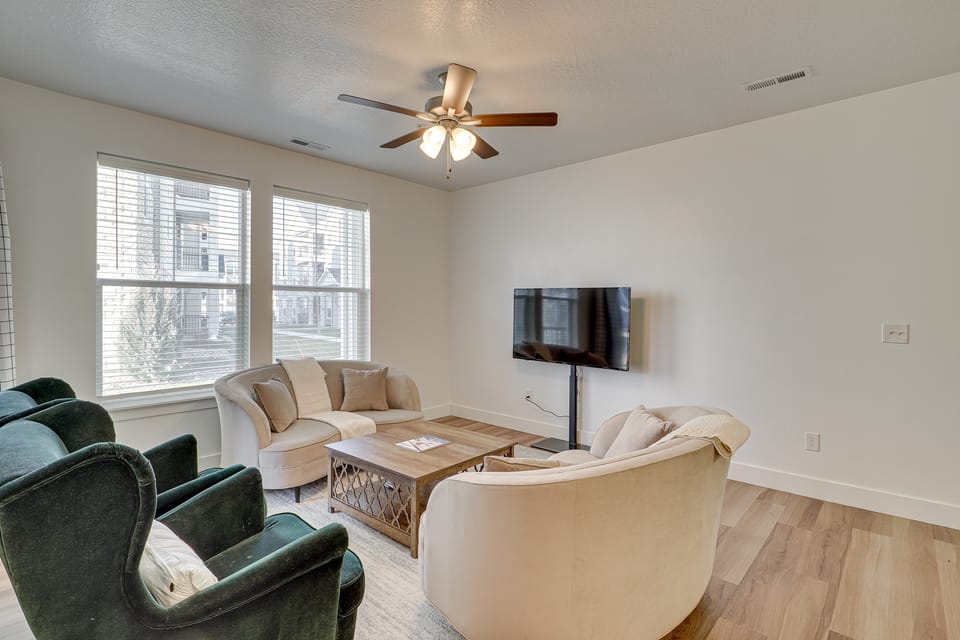15 Mi to Sundance: Pet-Friendly Condo in Vineyard Apartment in Vineyard