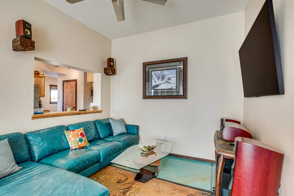 4 Mi to Black Canyon: Mtn-View Apt in Montrose! House in Colorado
