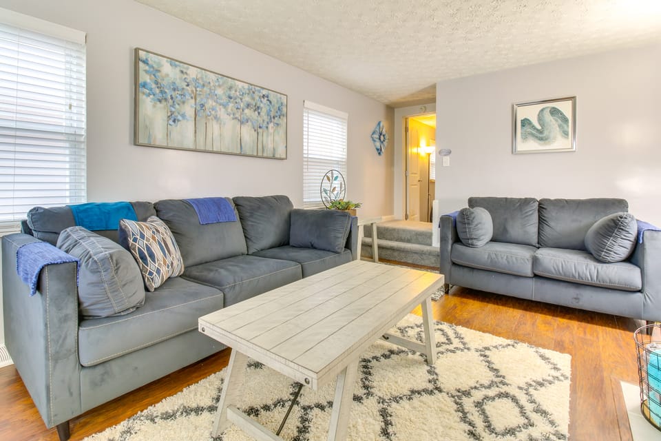 Walk to Main Street: Charming Bellevue Home House in Bellevue