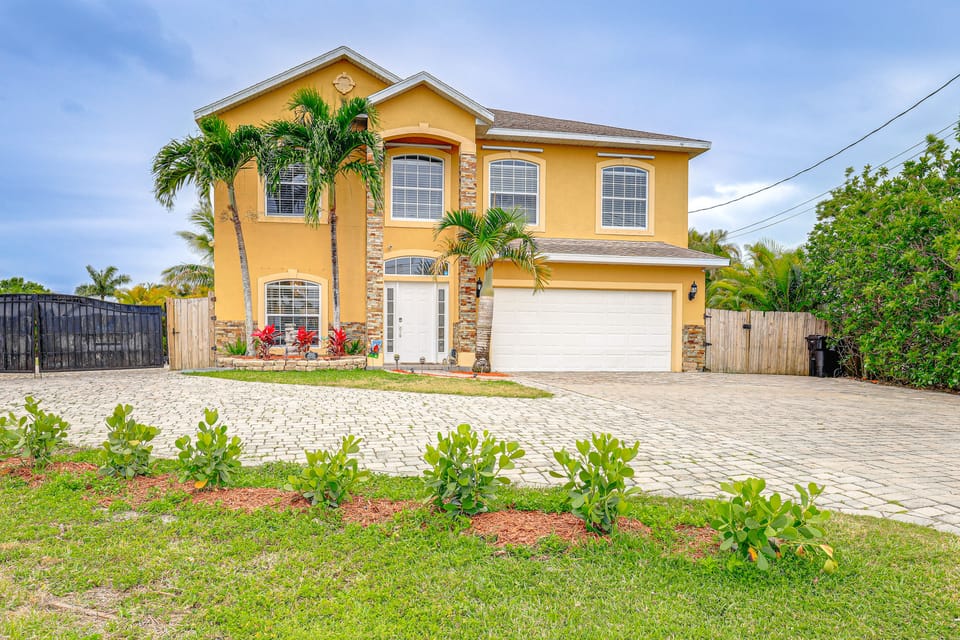 Pool & Spa: Spacious Port St Lucie Villa! Villa in Port Saint Lucie