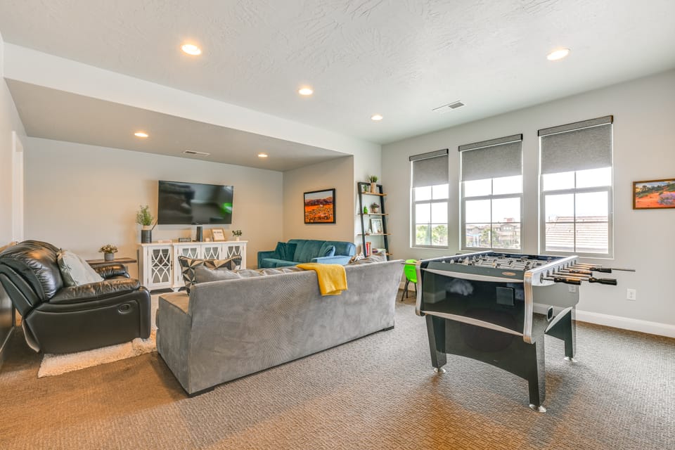 Hike, Bike & Swim: Utah Family Home w/ Mtn Views! Apartment in Washington