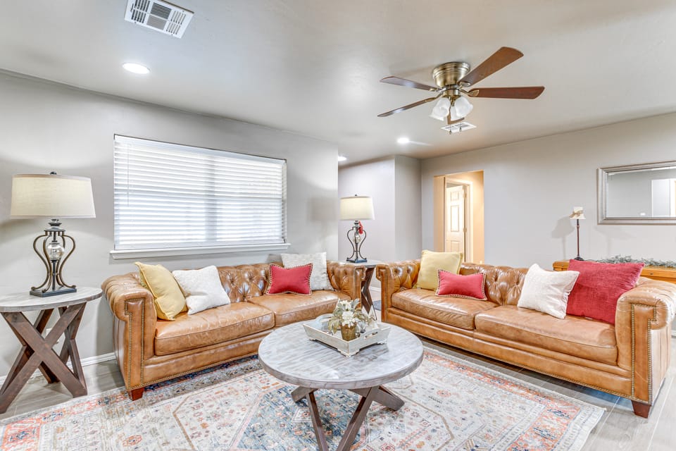 4 Mi to Dtwn Guthrie: Family Home w/ Fire Pit! House in Oklahoma