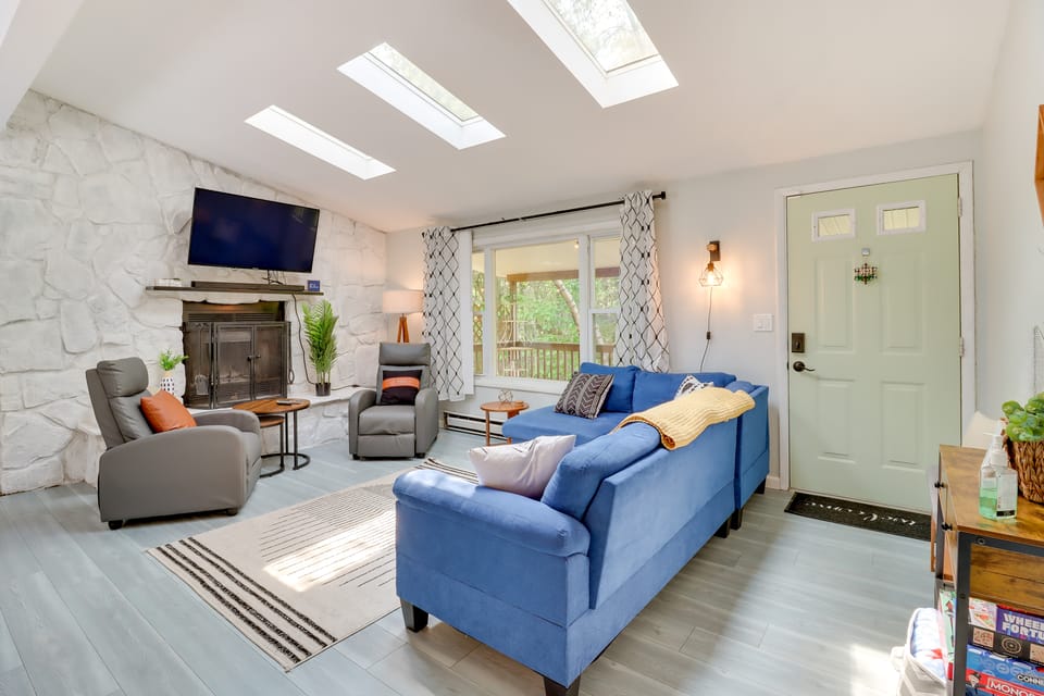 Community Pools & Hot Tub: Albrightsville Cottage! Cottage in Tunkhannock Township