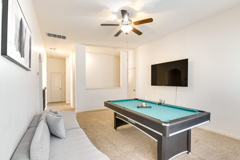 22 Mi to Dtwn Houston: Spacious Baytown Home! House in Baytown