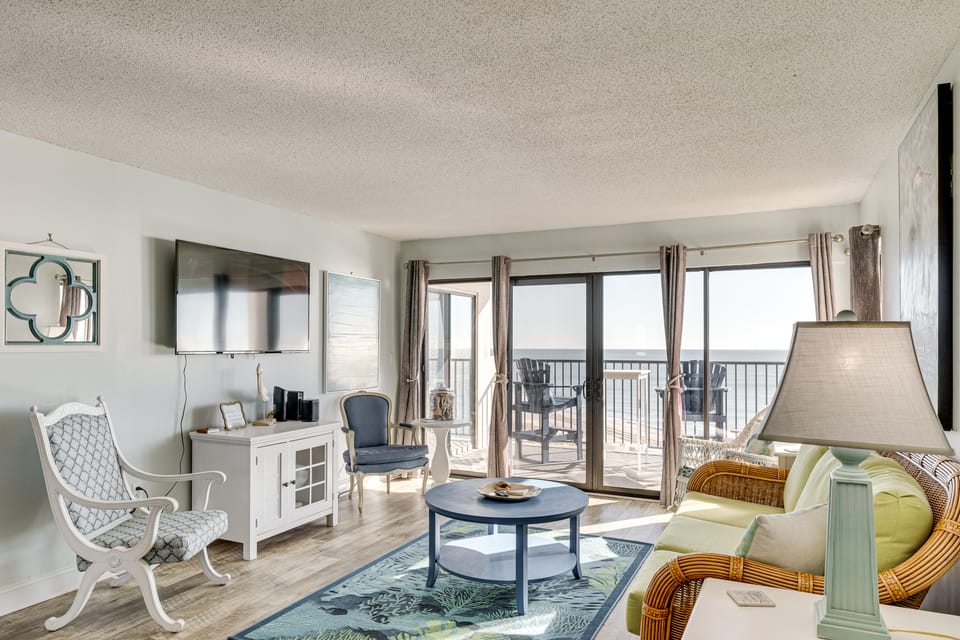 Walk to Beach: Emerald Isle Condo w/ Ocean View! Apartment in Emerald Isle
