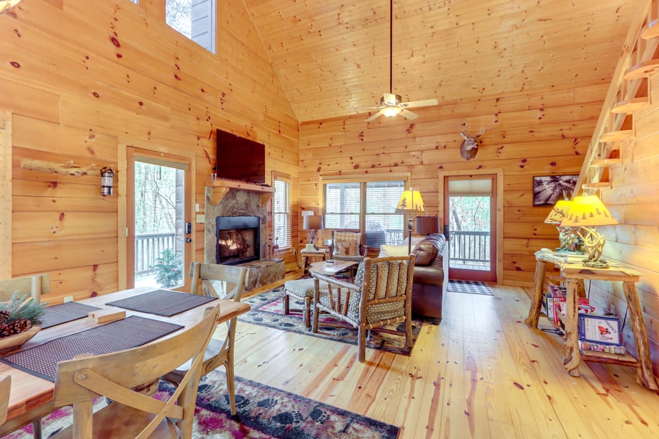 Game Room & Hot Tub: Cabin 9 Mi to Blue Ridge! House in Georgia