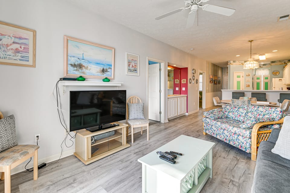 4 Mi to Ocean: Myrtle Beach Condo w/ Resort Perks Apartment in Carolina Forest