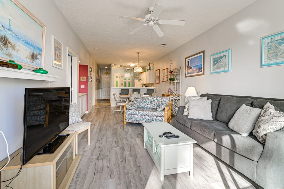 4 Mi to Ocean: Myrtle Beach Condo w/ Resort Perks Apartment in Carolina Forest