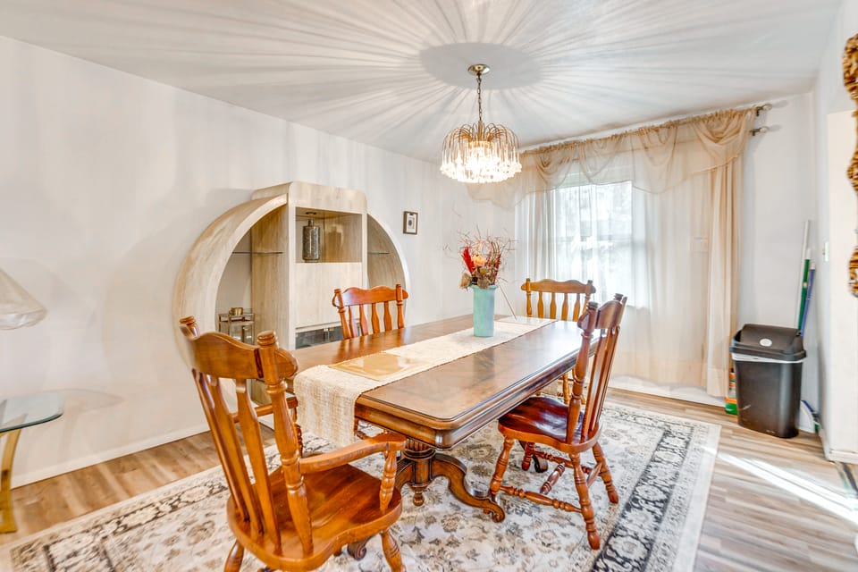 12 Mi to Dtwn St Louis: Family Home w/ Fireplaces! House in Belleville