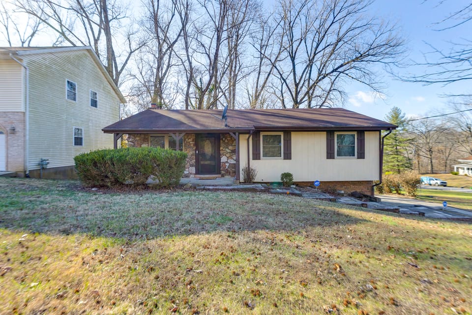 12 Mi to Dtwn St Louis: Family Home w/ Fireplaces! House in Belleville