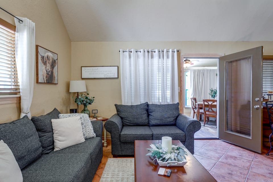1/2 Mi to Lake Lawtonka: Mtn-View Haven! House in Medicine Park