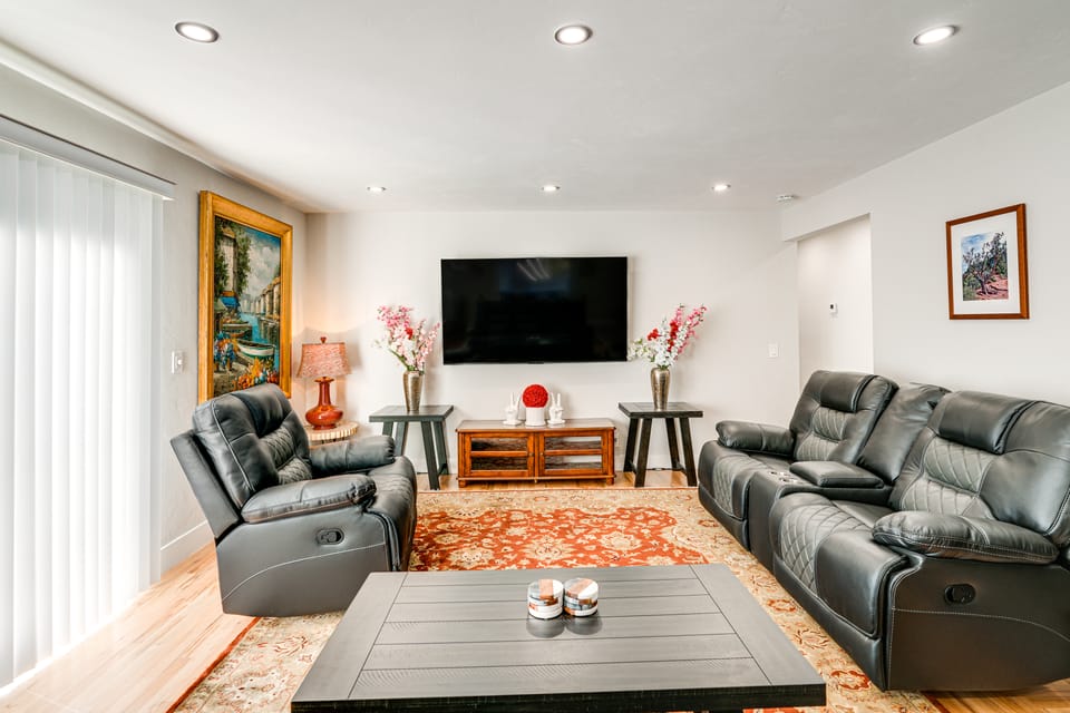 2 Mi to Beach: Home w/ Patio in Del Rey Oaks! House in Del Rey Oaks