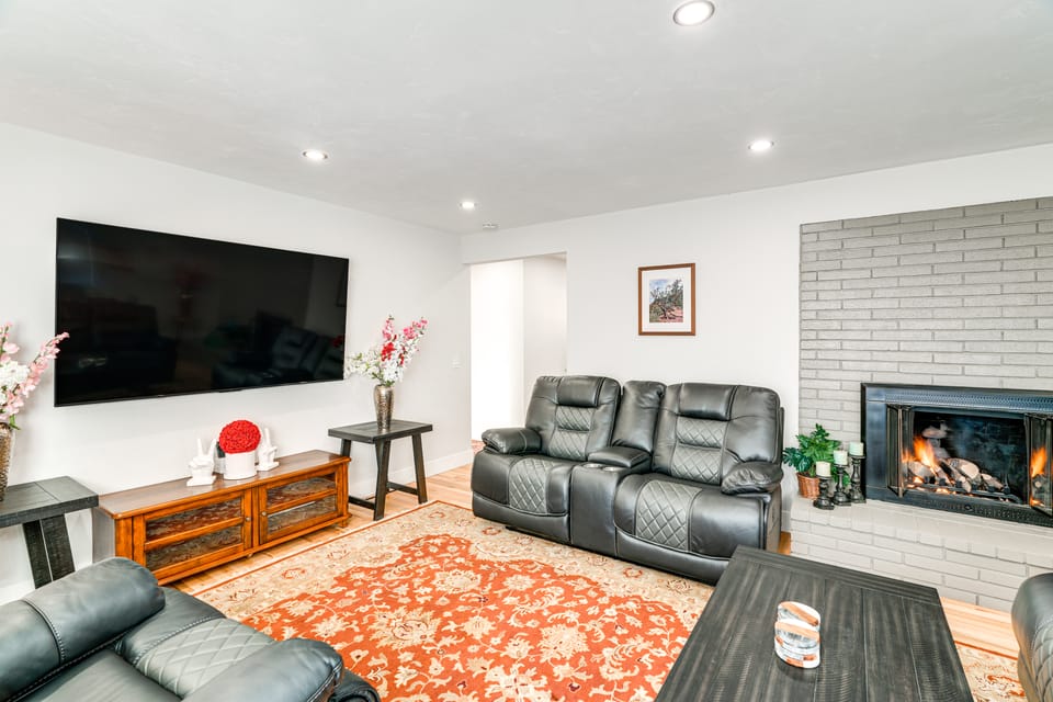 2 Mi to Beach: Home w/ Patio in Del Rey Oaks! House in Del Rey Oaks