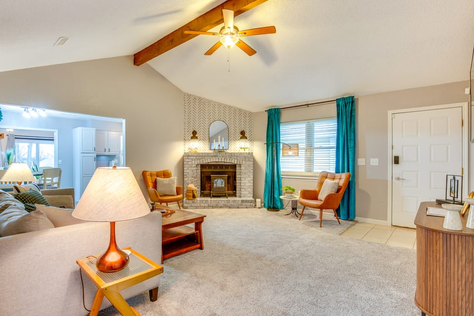 13 Mi to Arrowhead Stadium: Blue Springs Home! House in Blue Springs
