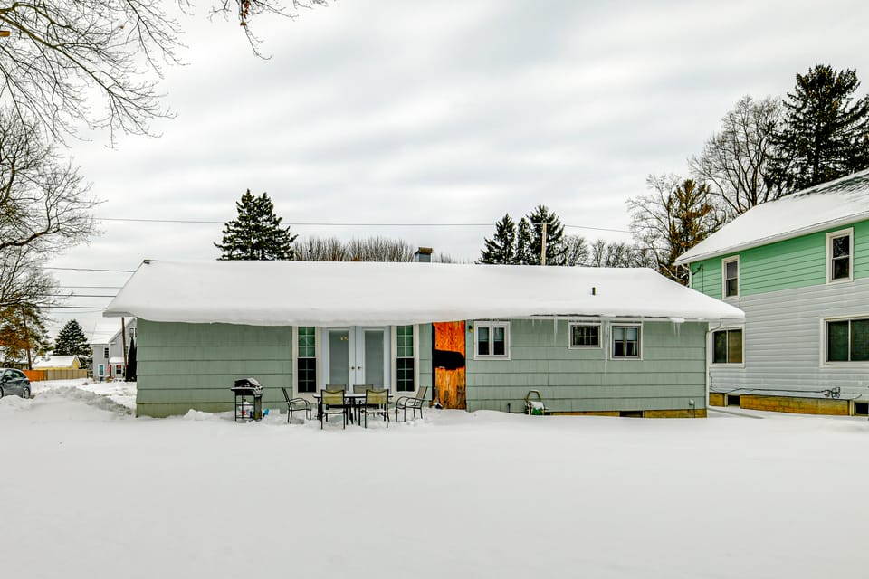 4 Mi to Dtwn: Pet-Friendly Home in Utica House in Utica