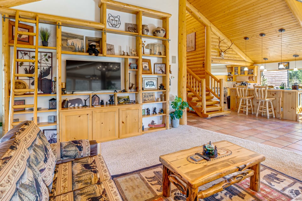 Private Fishing Pond: Mtn-View Home in Florissant! House in Colorado