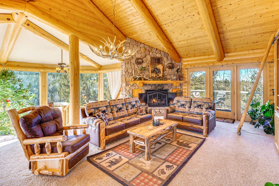 Private Fishing Pond: Mtn-View Home in Florissant! House in Colorado