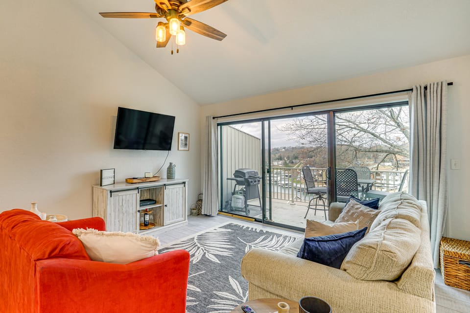 Lake Access & Views: Condo w/ Pools in Osage Beach Apartment in Osage Beach