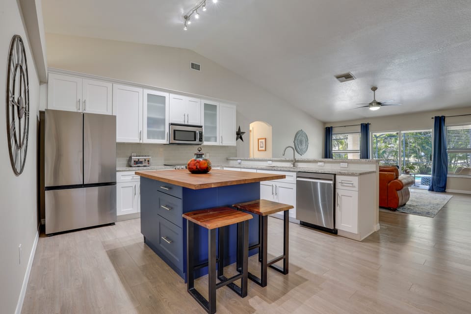 Close to Family Park: Home w/ Screened Lanai! House in Port Saint Lucie