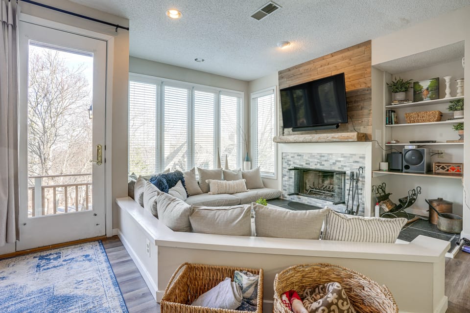 Modern Townhome at Wintergreen Resort Apartment in Nelson County
