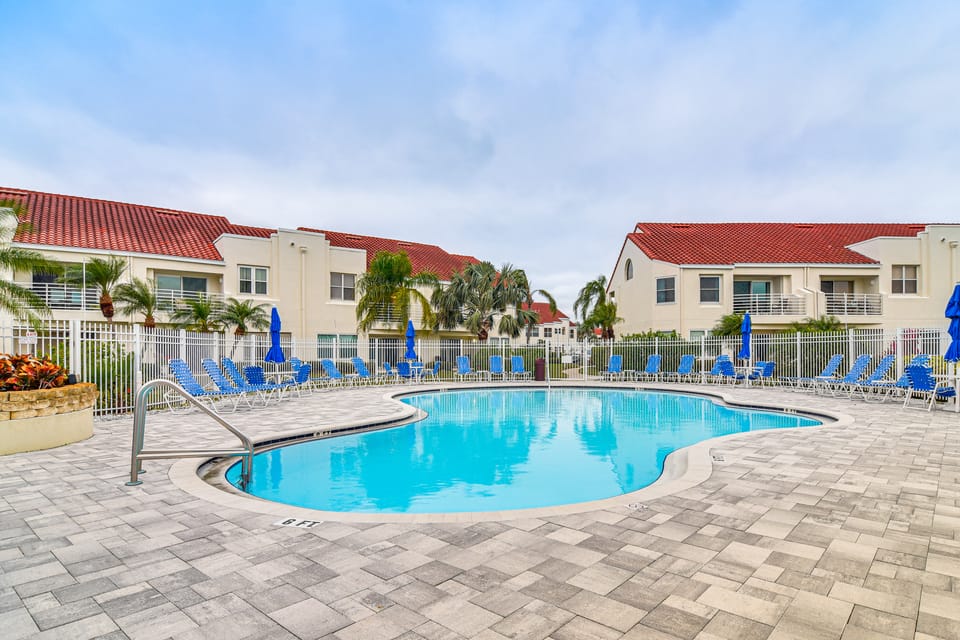 Resort Perks: Condo w/ Private Balcony in St Pete! Apartment in Isla del Sol