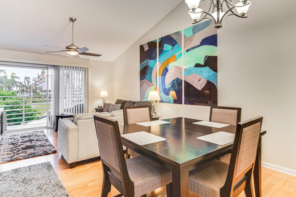 Resort Perks: Condo w/ Private Balcony in St Pete! Apartment in Isla del Sol