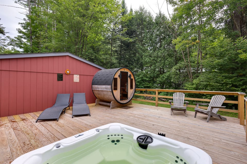 Schroon Forested Retreat w/ Sauna & Hot Tub House in Adirondack Mountains