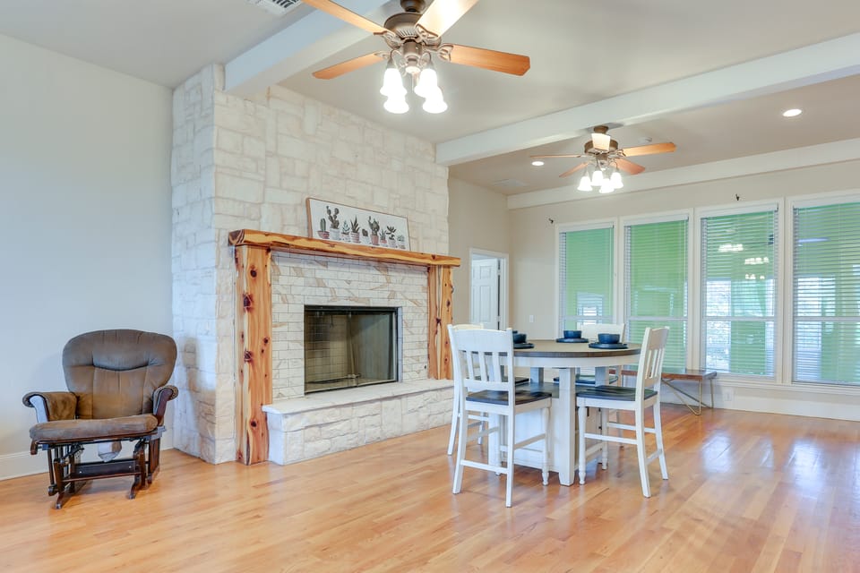 Serene 50-Acre Nature Retreat Near Melissa & Anna House in Texas