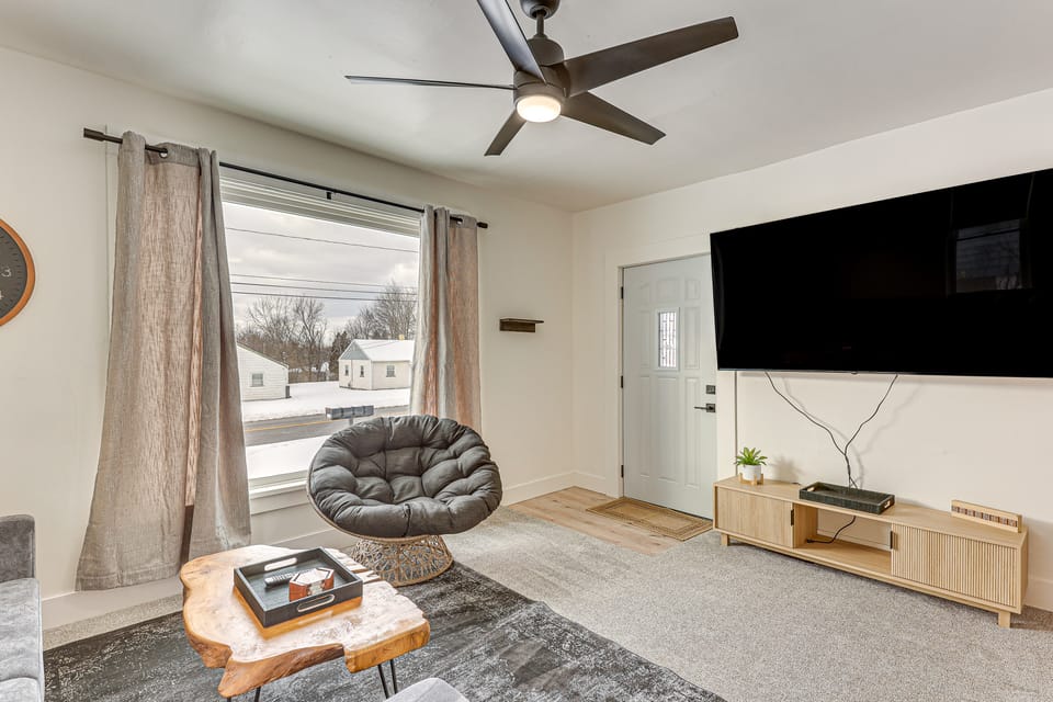 3 Mi to Downtown Youngstown: Updated Apartment Apartment in Youngstown