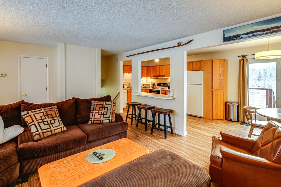 Riverside Retreat: Cozy Fairbanks Home w/ View House in Fairbanks