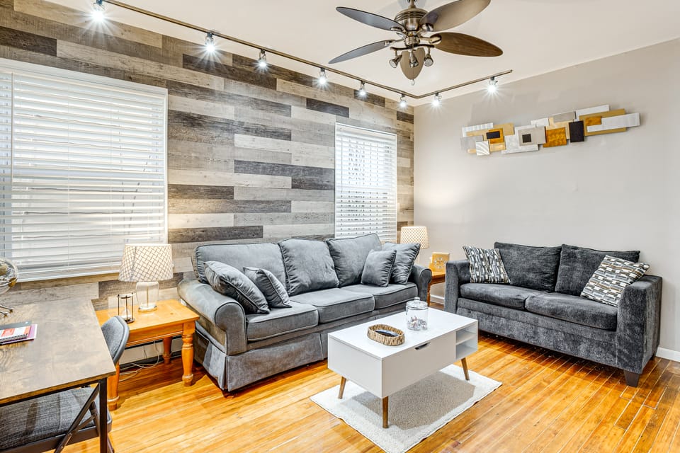 1 Mi to Downtown Newark: Urban Escape! Apartment in Newark