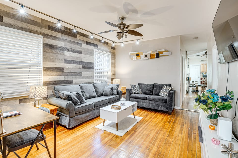 1 Mi to Downtown Newark: Urban Escape! Apartment in Newark