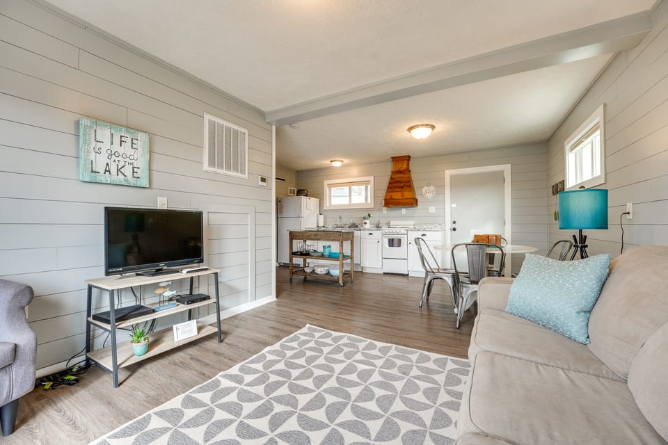 Lake & Trail Access: Cape Fair Cottage w/ Deck Cottage in Table Rock Lake