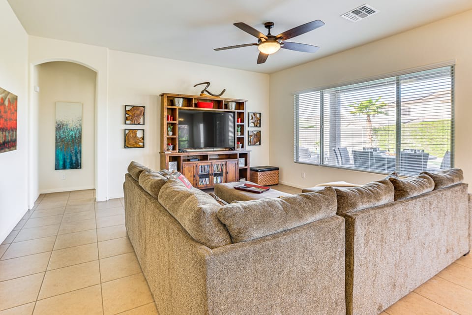 Outdoor Oasis & Community Perks: Goodyear Gem House in Goodyear