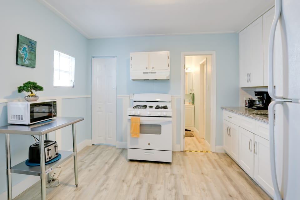 1 Mi to Ocean: Couple's Gem in Lake Worth Beach Apartment in Lake Worth