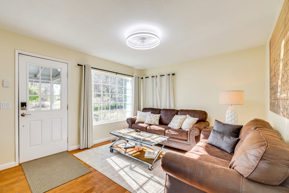 Fire Pit + Grill: Retreat Between Arnold & Murphys Cottage in Hathaway Pines