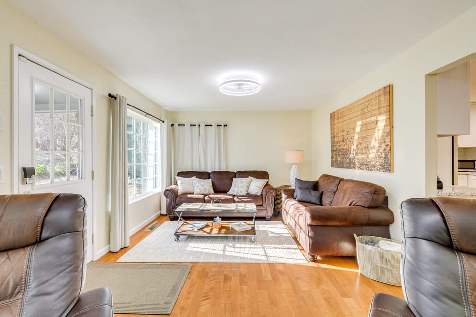 Fire Pit + Grill: Retreat Between Arnold & Murphys Cottage in Hathaway Pines