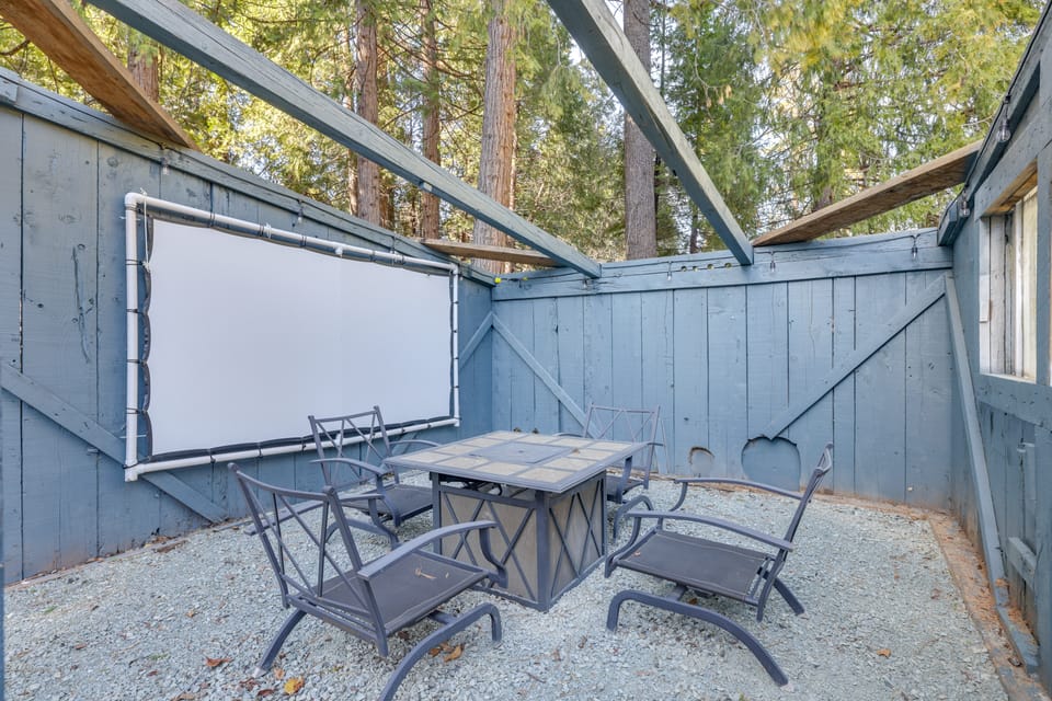 Fire Pit + Grill: Retreat Between Arnold & Murphys Cottage in Hathaway Pines