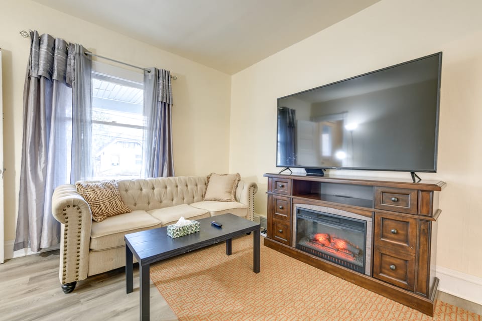 Apartment 2 Mi to Niagara Falls State Park! Apartment in Niagara Falls