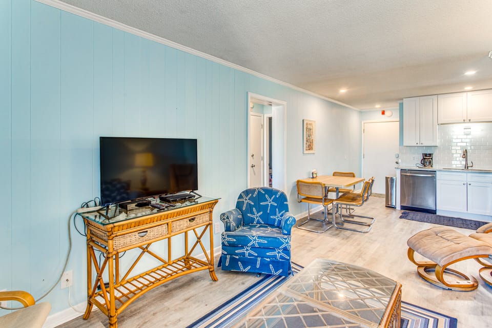 Walk to Ocean: North Myrtle Beach Condo w/ Pool Apartment in North Myrtle Beach