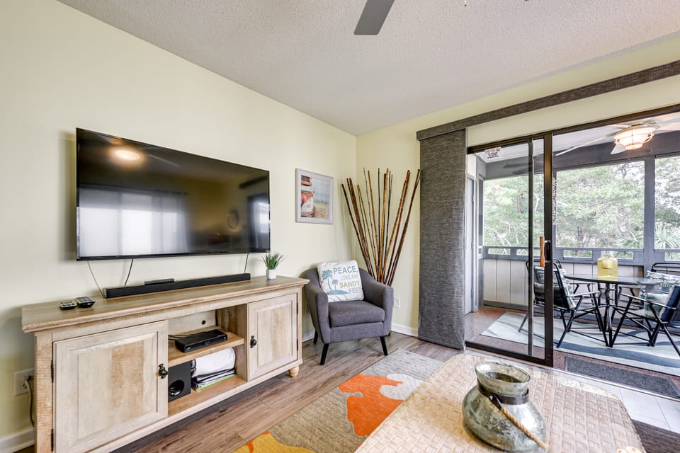 1 Mi to Coast: Myrtle Beach Condo w/ Balconies! Apartment in South Carolina